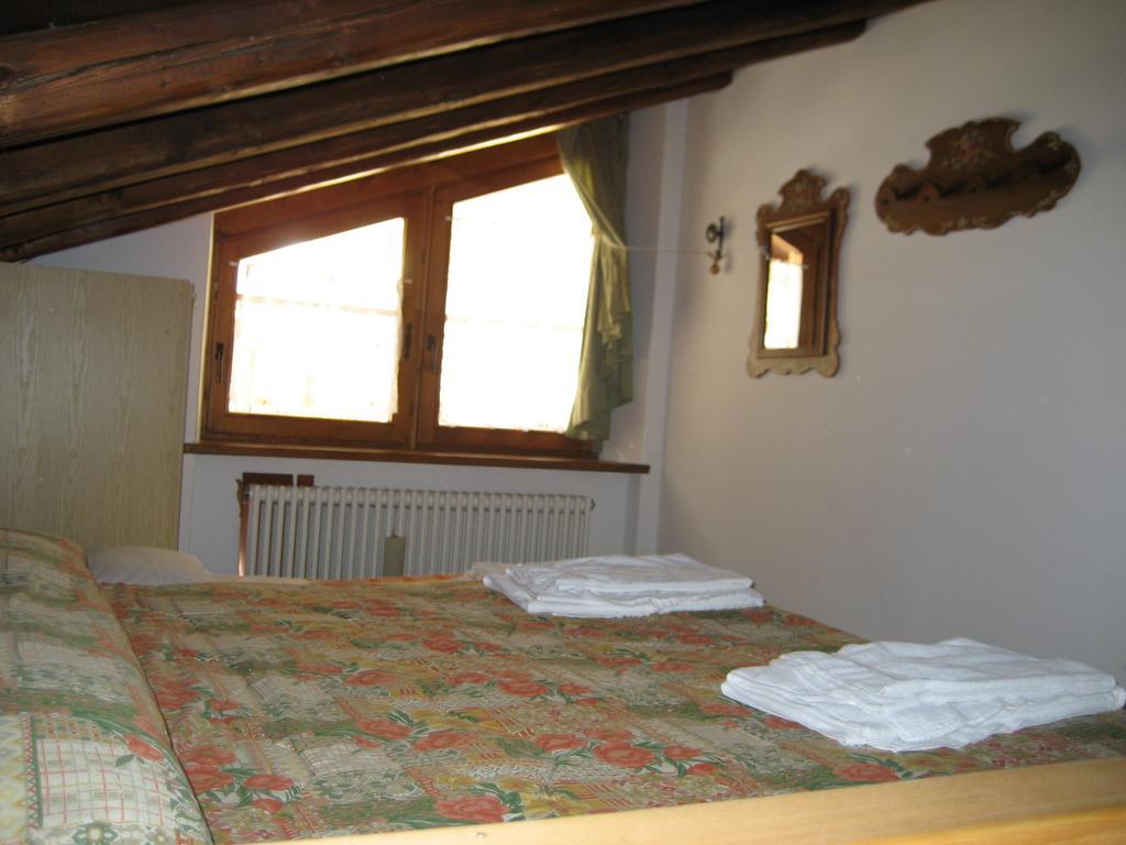 Casa Martini Lägenhet Mezzana  Rum bild