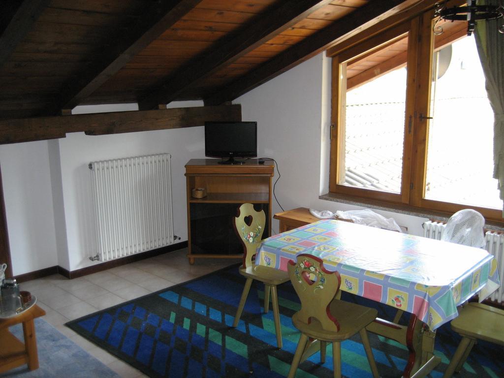 Casa Martini Lägenhet Mezzana  Rum bild